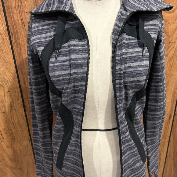 Lululemon striped jacket women’s size 5 - Picture 5 of 9